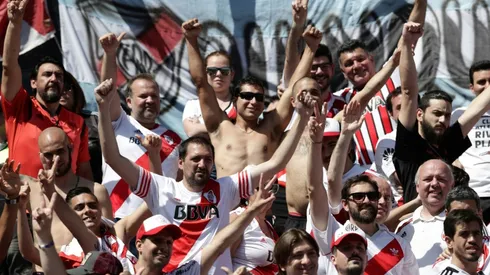 River fans attack Boca team bus ahead of Libertadores final