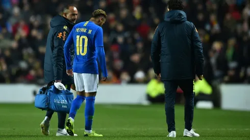 Neymar injured as Brazil beat Cameroon