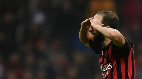 'We're not robots': Higuain misses penalty, sees red as Juve outclass AC Milan