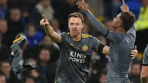 Gray lifts grief-stricken Leicester, Liverpool top after Arsenal draw