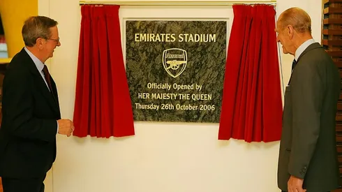 Arsenal chairman responsible for hiring Wenger dies