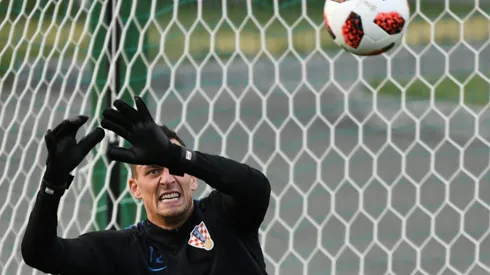 Aston Villa swoop for Croatia goalkeeper Kalinic