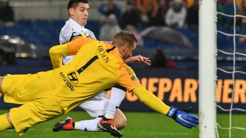 Despite silent fan protest, Roma revive, Napoli keep pace with Juventus