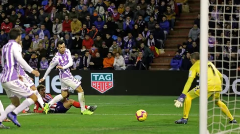 Griezmann shoots Atletico level with Barcelona