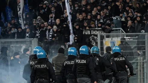 Italy arrests five Frankfurt fans before Europa League game