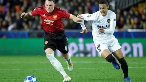 Manchester United through as runners-up after limp defeat to Valencia