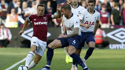 West Ham captain Noble extends contract