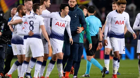 Tottenham qualify for last 16 as late Moura goal earns draw at Barca