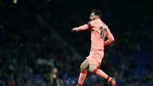 Messi's free-kick magic keeps Barca top