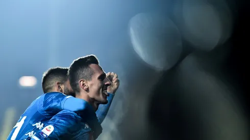 Milik brace as Napoli close gap on Juve ahead of Liverpool clash