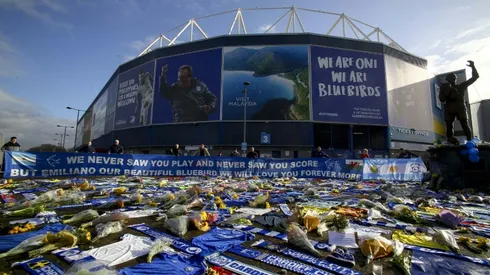 Sala remembered as Liverpool, Man City resume title showdown