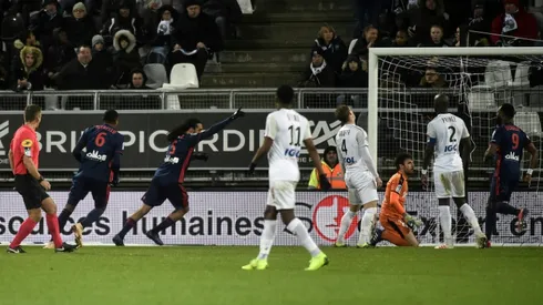 Lyon win on road again to consolidate podium place