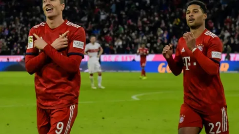 Lewandowski makes amends as Bayern trim Dortmund's lead