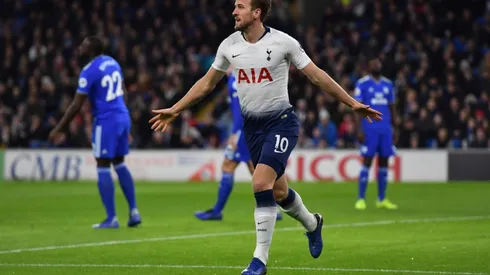Record-equalling Kane keeps Spurs in title hunt with Cardiff romp