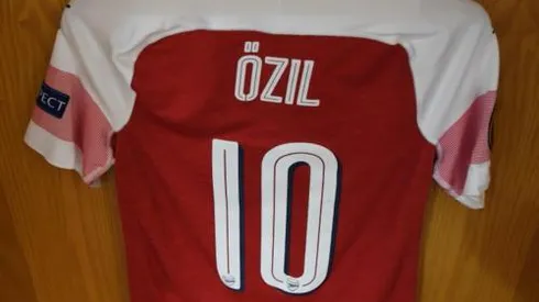 Mesut Özil deserves to keep starting place at Arsenal