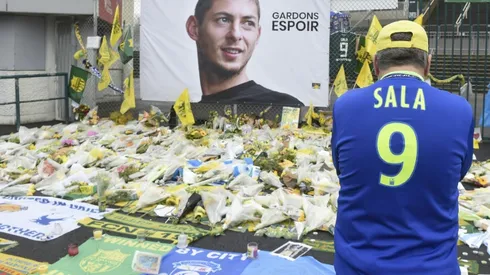 Family tries to revive search for Sala plane pilot