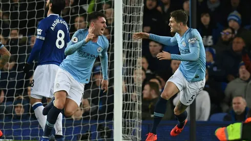 Man City sink Everton to knock Liverpool off the top