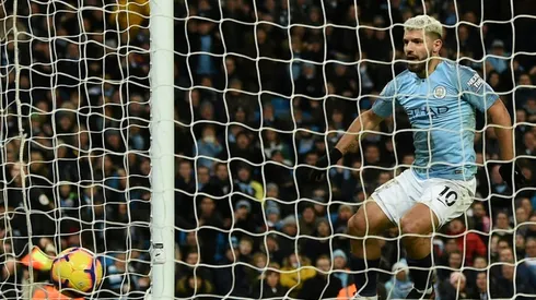 Aguero hat-trick sinks Arsenal, City close gap on Liverpool