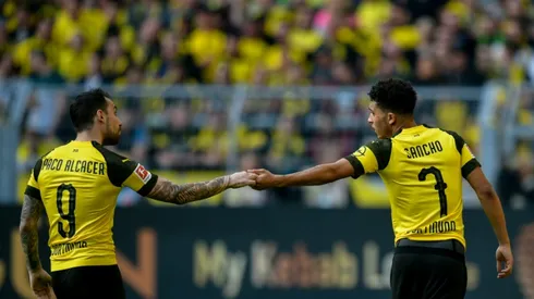 Alcacer's injury-time double fires Dortmund top as Bayern stumble