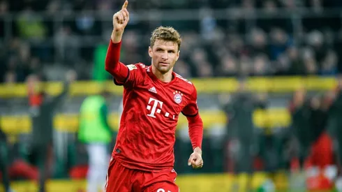 Mueller's horseplay eases nerves as Bayern return to title race