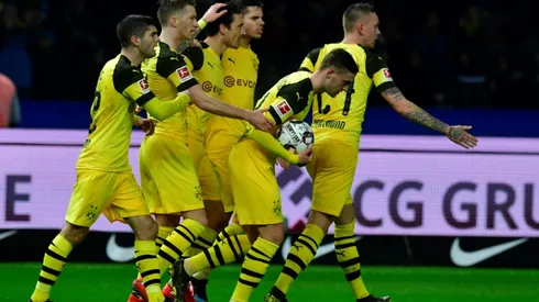 Reus sends Dortmund top with late winner in Berlin