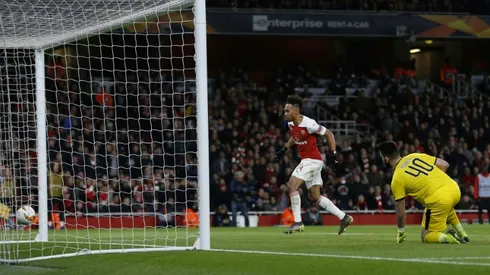 Aubameyang seals Arsenal comeback, Giroud helps Chelsea into Europa League quarters