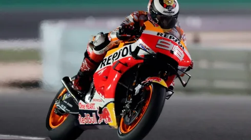 Lorenzo suffers fractured rib after Doha crash