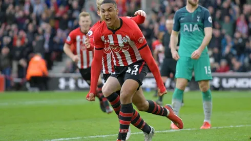 Southampton stun fading Spurs, Newcastle edge five-goal Everton thriller