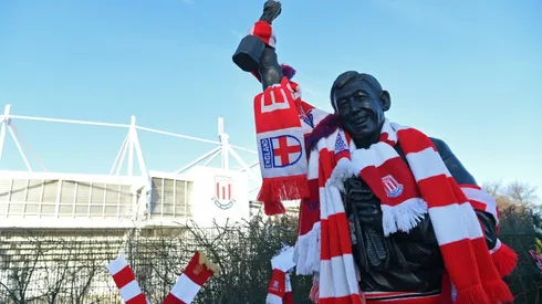 Fans line streets to pay tribute to 1966 World Cup hero Banks