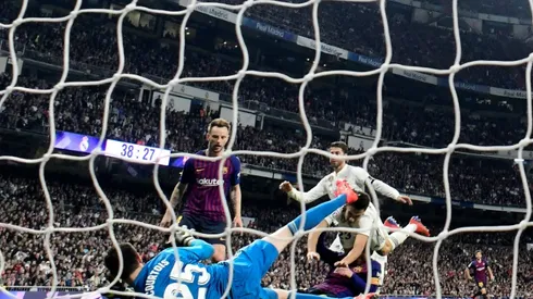 Barcelona beat Real Madrid to edge closer to La Liga title
