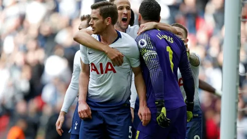 Lloris salvages Spurs a point against Arsenal