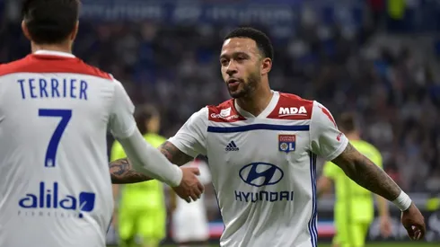 Depay helps Lyon end winless streak