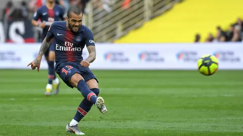 Neymar, Cavani near comebacks as stuttering PSG try to wrap up title