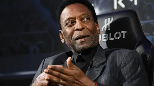 Pele back in Brazil after hospital stay in France