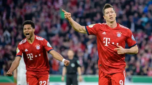 Ten-man Bayern survive cup scare in nine-goal thriller
