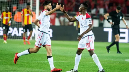 10-man Wydad claw back to hold Esperance in first leg of final