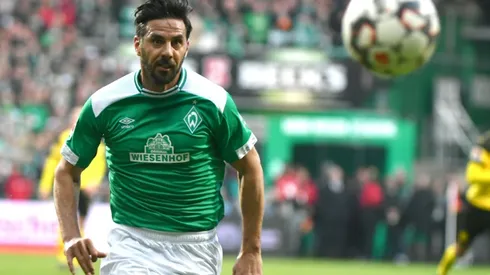 Pizarro, 40, agrees one-year extension at Werder Bremen