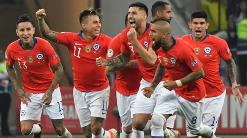 Chile beat Colombia on penalties to reach Copa semis