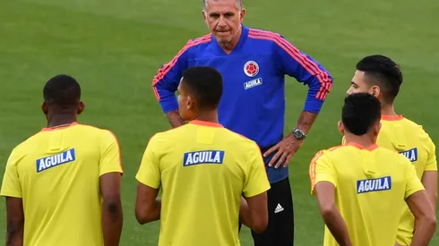 Colombia's Queiroz says Chile are Copa 'favorites'