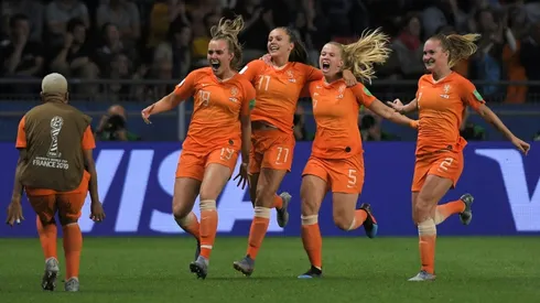 Holland, Italy through to World Cup quarterfinals