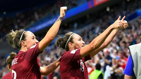 Taylor shoots England into Women's World Cup last 16