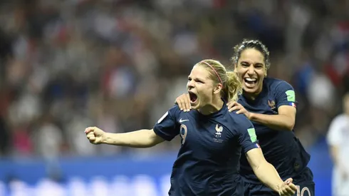 Le Sommer penalty lifts hosts France past Norway