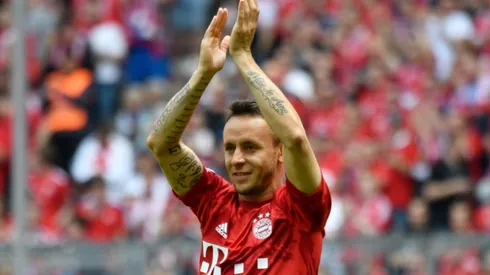 Bayern defender Rafinha to join Flamengo