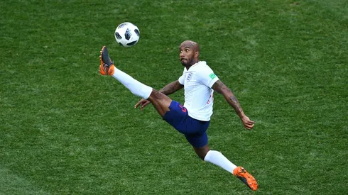 Everton sign England midfielder Delph from Manchester City