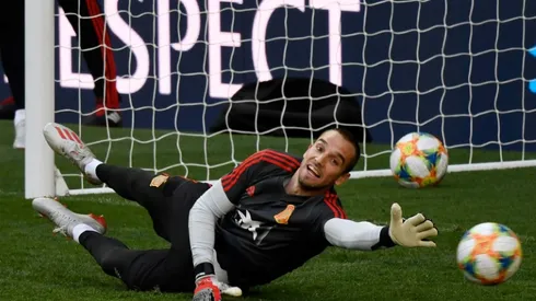 Spain goalkeeper Lopez leaves Betis for Roma