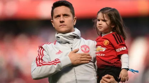 PSG sign former Man United midfielder Herrera on five-year deal
