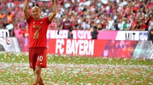 Dutch great Robben announces retirement from football