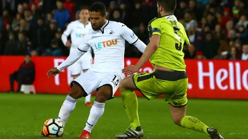Swansea go top of Championship with late win over Leeds