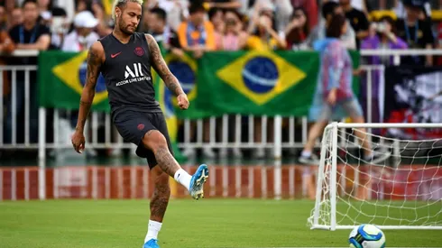 Neymar called up for Brazil friendlies amid transfer speculation