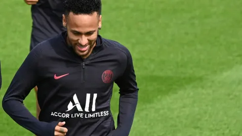 Barcelona officials head to Paris for Neymar talks - reports